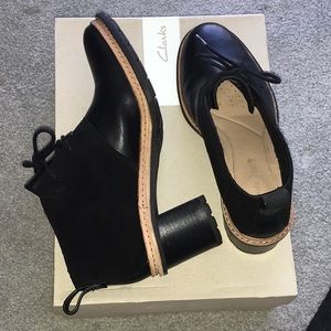 clarks trace glow black